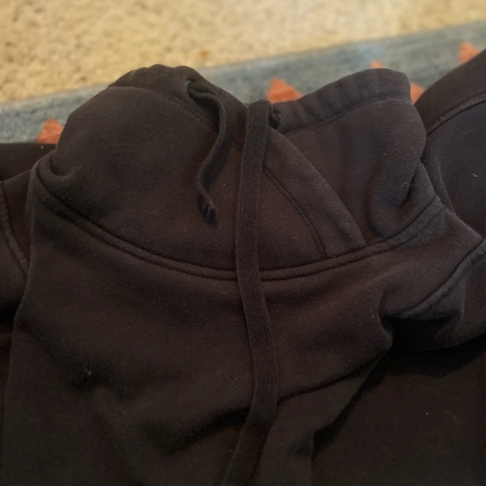 UGG PONCHO IN BLACK - Picture 12 of 12